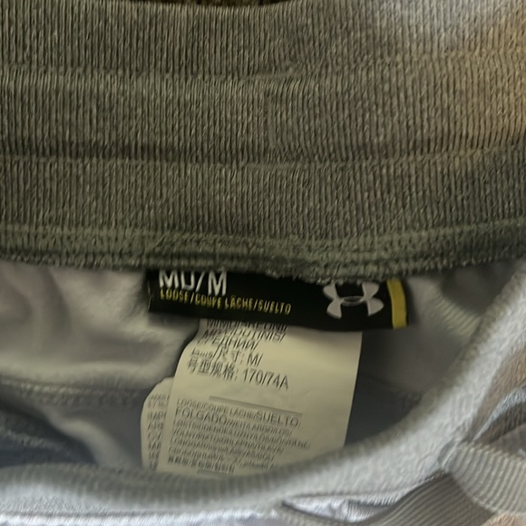 Bundle of 2 pairs of UA pants. - Picture 6 of 6